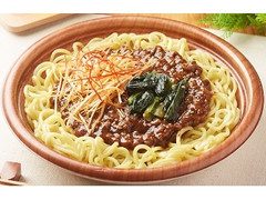 ファミリーマート 甜面醤の旨み！ジャージャー麺 大豆ミート使用