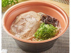 炊き出しガラスープの豚骨ラーメン