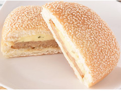 ファミリーマート ファミマ・ベーカリー タルタルソースとフライドチキンのパン 商品写真