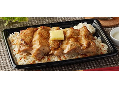 ファミリーマート 炙り焼チキンステーキ弁当 レモンバター風味 商品写真