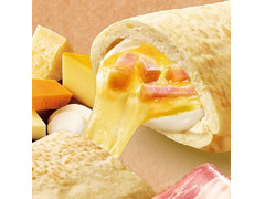 ファミリーマート ピザサンド 濃厚！4種のチーズ＆ベーコン 商品写真
