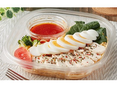 ファミリーマート 冷たいパスタ サラダチキンとトマトのソース 商品写真