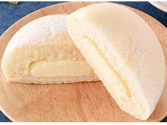 ファミリーマート ファミマ・ベーカリー 白いレアチーズパン