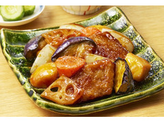 ファミリーマート 5種野菜とまぐろ竜田揚げの黒酢たれ和え 商品写真