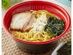 鶏油が決め手！豚骨醤油ラーメン