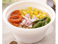 ファミリーマート 1／2日分の野菜が摂れるコンソメスープ 商品写真