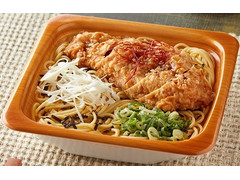 ファミリーマート 和パスタ 揚げ鶏とねぎのガーリック醤油 商品写真