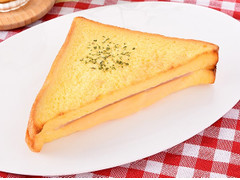ファミリーマート ファミマ・ベーカリー フレンチトーストサンド ハム＆チーズ 商品写真