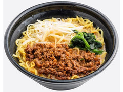 ファミリーマート 焙煎ごま香る！濃厚辛旨担担麺 商品写真