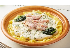 生パスタ ベーコンとほうれん草のクリームソース