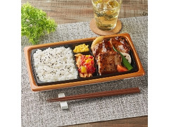 二段仕込みで旨みしみ込む炙り焼チキンステーキ弁当