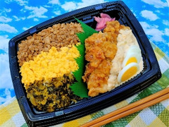 やっぱりコレだね！3色そぼろ＆チキン南蛮弁当