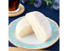 ファミリーマート ファミマ・ベーカリー 白いレアチーズパン 商品写真