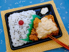 ファミリーマート チキン南蛮弁当 モモ・ムネ 商品写真