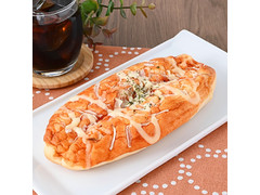 ファミリーマート ファミマ・ベーカリー 完熟トマトピザパン 商品写真