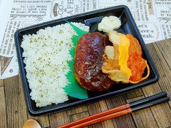 ファミリーマート ハンバーグ＆グリルチキン弁当 商品写真