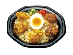 ファミリーマート いただきコッコちゃん監修 塩ザンギと謎唐の鶏ねぎ焼き飯