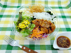 ファミリーマート 1／3日分野菜のパリパリ麺サラダ