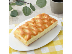 ファミリーマート ファミマ・ベーカリー ソフトなチーズクリームパン 商品写真