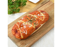 ファミリーマート ファミマ・ベーカリー 完熟トマトの濃厚ピザパン 商品写真