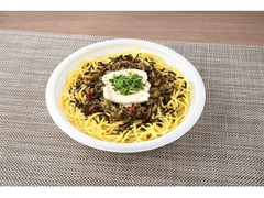 ファミリーマート 鎌倉パスタ監修 生パスタ 高菜と鶏肉のピリ辛パスタ