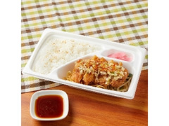 ファミリーマート 香味野菜が決め手の油淋鶏弁当