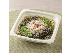 ファミリーマート 蒸し鶏とねぎの海苔クリームパスタ 商品写真