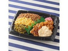 ファミリーマート 3色そぼろ＆チキン南蛮弁当