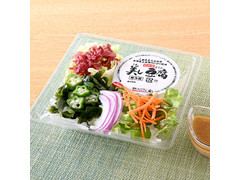 ファミリーマート まるごと豆腐の海藻サラダ 商品写真