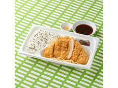 ファミリーマート やわらかお肉の特製ロースとんかつ弁当 商品写真