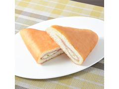 ファミリーマート ファミマルBakery タルタルハム三角ドーナツ 商品写真