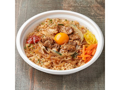 ファミリーマート 特製甘辛タレが決め手のプルコギ＆ビビンバ炒飯 商品写真
