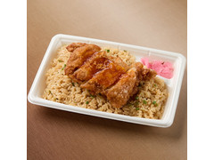 ファミリーマート ウーシャンフェン香る！台湾風から揚げ＆炒飯 商品写真