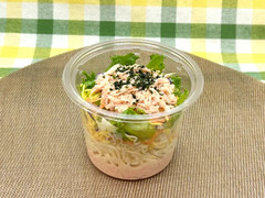 ファミリーマート 振って食べる！明太蒸し鶏のパスタサラダ 商品写真