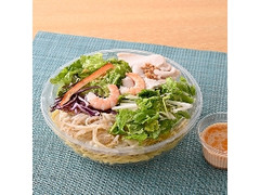 ファミリーマート 国産チキンと海老のトムヤムサラダ