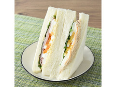 ファミリーマート 大きなサンドイッチ 人気具材の彩りミックス