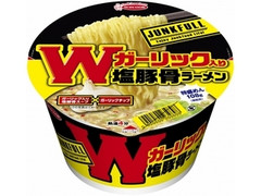 エースコック JUNK FULL Wガーリック塩豚骨ラーメン 商品写真