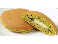 ローソン 宇治抹茶のパンケーキ つぶあん＆抹茶ホイップ 商品写真