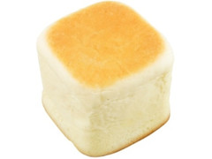 ローソン 北海道小麦 春よ恋 リンゴの入った四角いクリームパン 商品写真