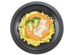 ローソン 本ずわい蟹を添えたトマトクリーム生パスタ 商品写真