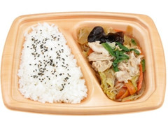 ローソン 塩麹でまろやか 肉野菜炒め弁当 国産野菜 商品写真