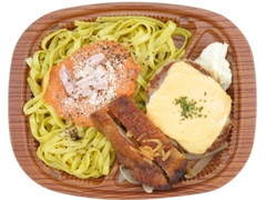 ローソン よくばりパスタセット バジルトマト＆チーズハンバーグ 商品写真