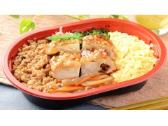 ローソン 鶏照焼と2色そぼろ弁当 商品写真