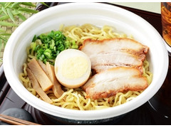 ローソン 鶏ガラと魚介のうま味広がる醤油ラーメン 商品写真