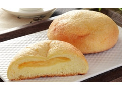 ローソン チーズメロンパン 4種のチーズ入りクリーム