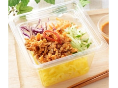 ローソン ピリ辛肉味噌のこんにゃく麺サラダ