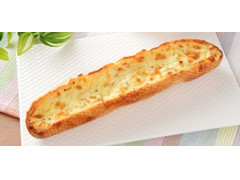 ローソン 焼きチーズフランスパン 粗挽きペッパー入り 商品写真