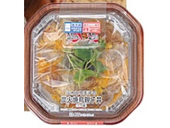 ローソン ふわとろ玉子の炭火焼鳥親子丼 三つ葉 商品写真