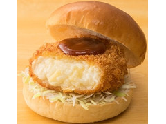 ローソン まちかど厨房 グラタンコロッケバーガー 商品写真