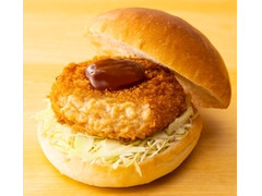 ローソン まちかど厨房 あめ色玉葱とチーズのコロッケバーガー 商品写真